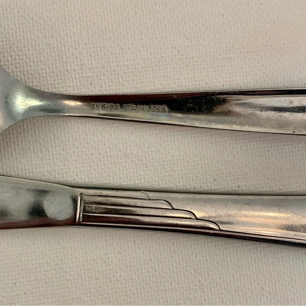 2 Vintage Oneida Early Sand Dune Stainless Groove Down Side Dinner Knife Spoon